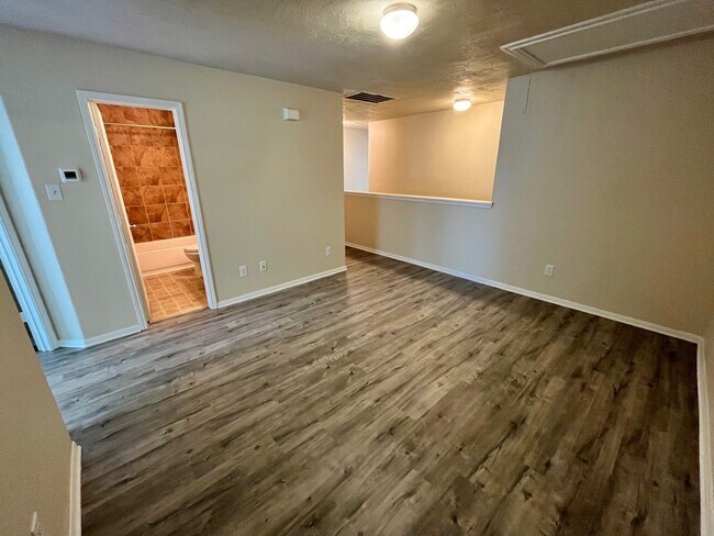 Building Photo - 8307 Greys Ln