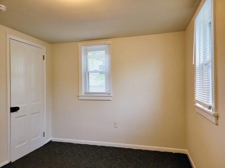 Building Photo - 189 W Maple Grove Rd