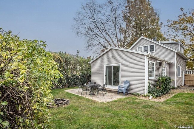 Building Photo - 2 Elm Pl