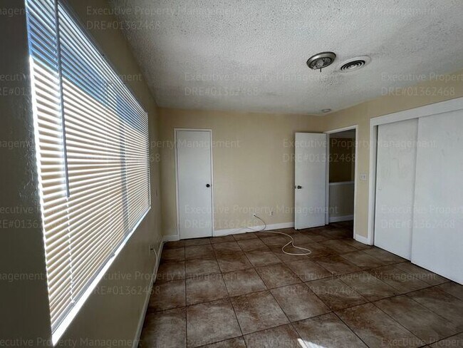 Building Photo - 2 bedroom, 1.5 bathroom townhouse.