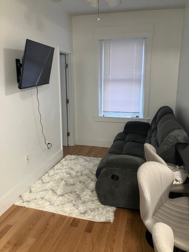 Building Photo - 64 Hemenway St