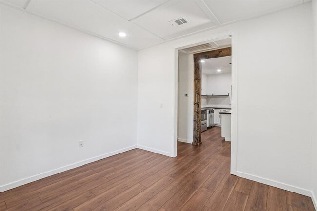 Building Photo - 385 Alta Vista Dr