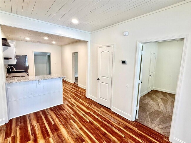 Building Photo - 211 Dartmouth St