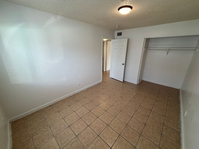 Building Photo - 520 S 13th St
