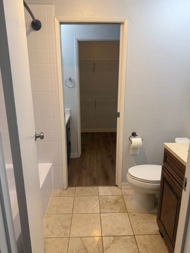 Building Photo - Condo near the beach - top floor