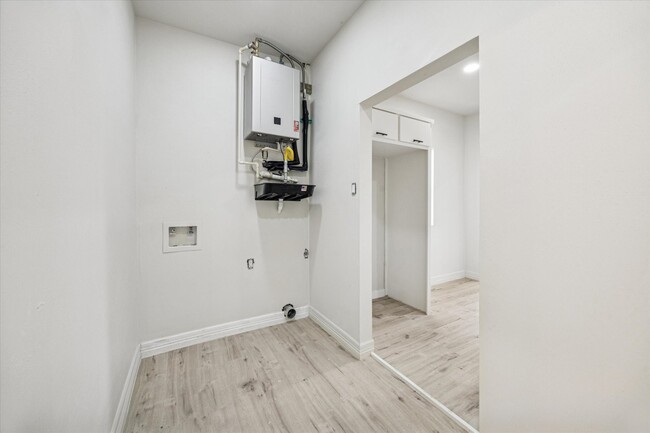 Building Photo - 437 N Everton St