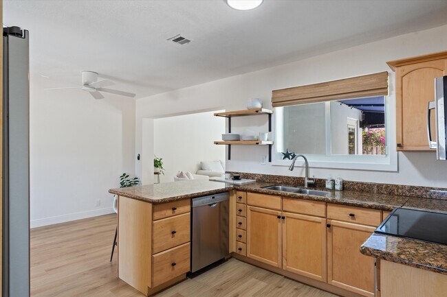 Building Photo - 4921 NE 23rd Ave