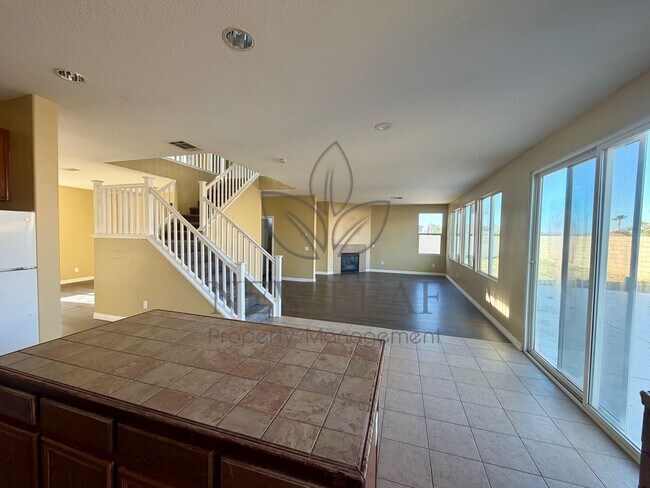 Building Photo - 4 bedroom 3bath 3 car garage in Victorville