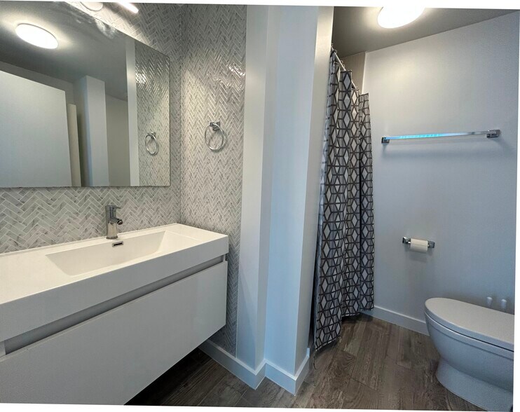 Building Photo - 1035 Euclid Ave