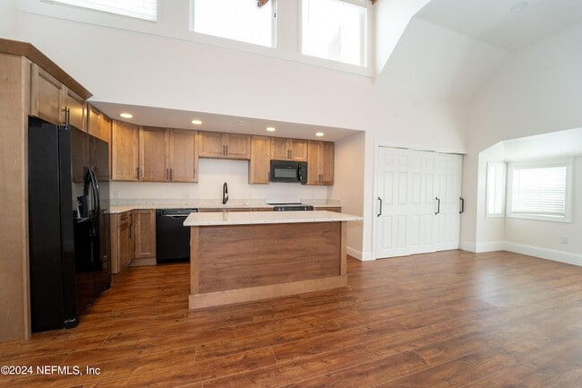 Building Photo - 11 Aviles Street