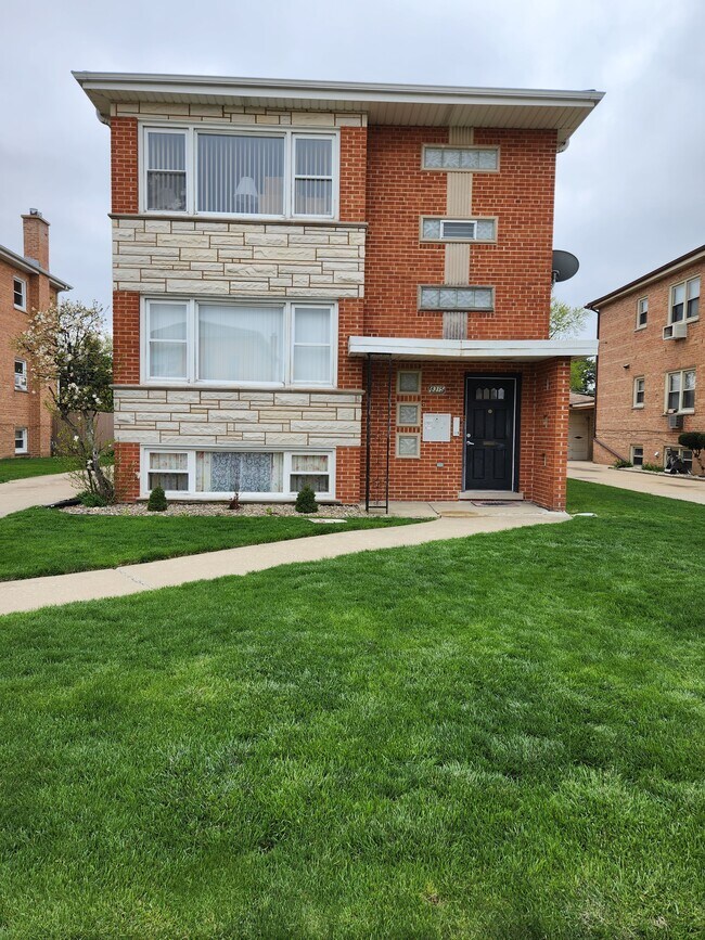 Unit 2 - 3 Bedroom - 1 Bath - 8315 W Berwyn Ave