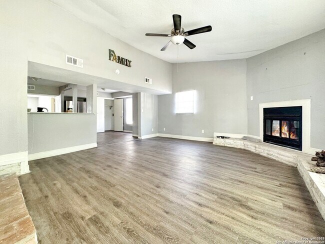 Building Photo - 1611 La Manda Blvd