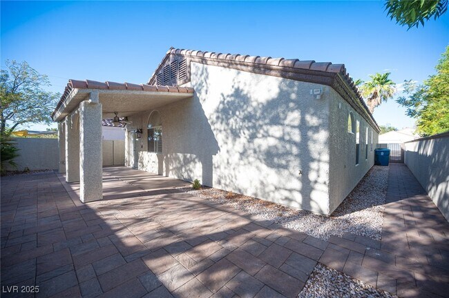 Building Photo - 2547 Citrus Garden Cir