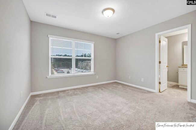 Building Photo - 135 Hunters Grove Dr