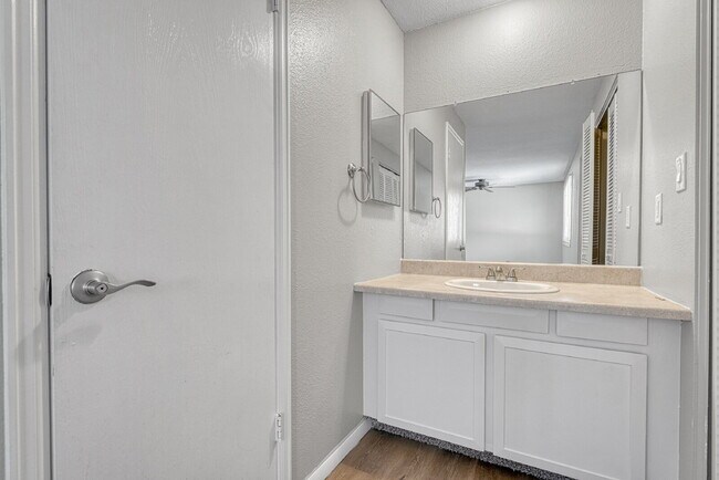 Building Photo - $2,535.95  - $300 OFF First Month's Rent - 4 Bedrooms, 2.5 Bathrooms, Single Family Home in Auror...