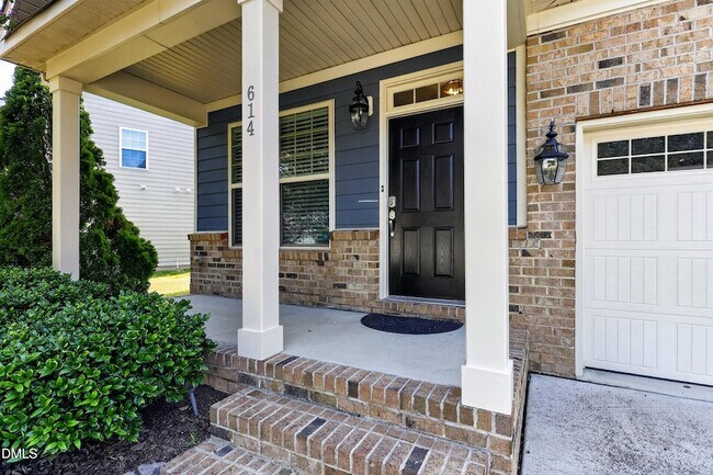 Building Photo - 614 Rose Laurel Ct
