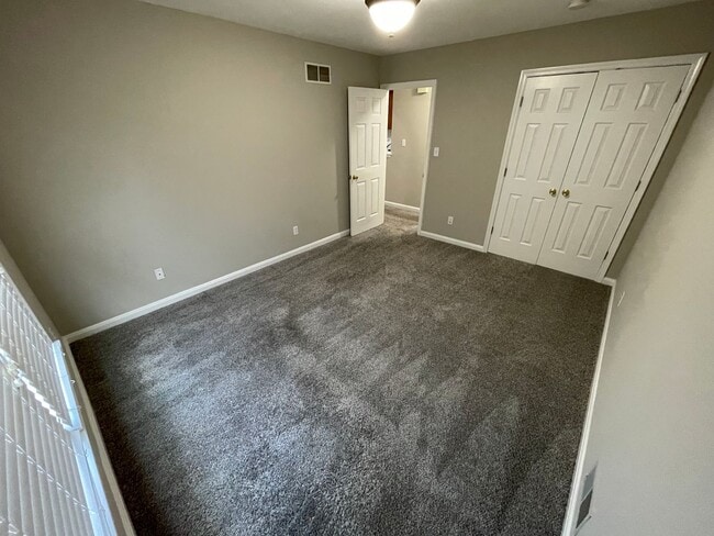 Building Photo - Exclusive Shelbyville Condo For Rent