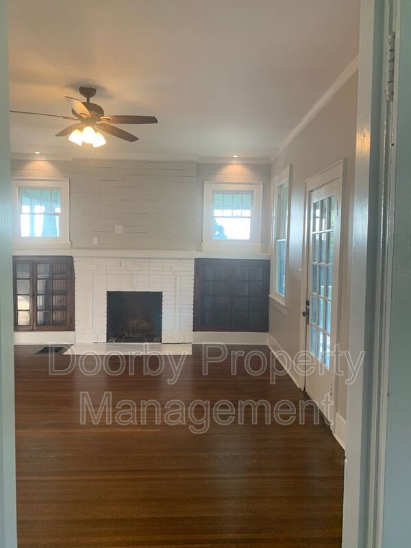 Building Photo - 2300 Elmendorf St