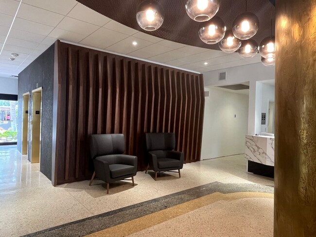 Building Photo - FURNISHED 1 Bed 1 Bath In Amazing Location...