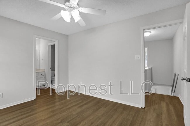 Building Photo - 840 Barrington Woods Cove