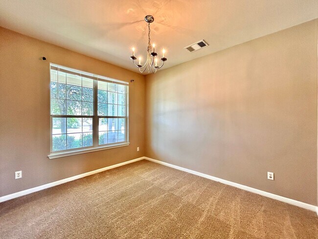 Building Photo - Your Next Home Awaits – Roomy, Bright & Co...
