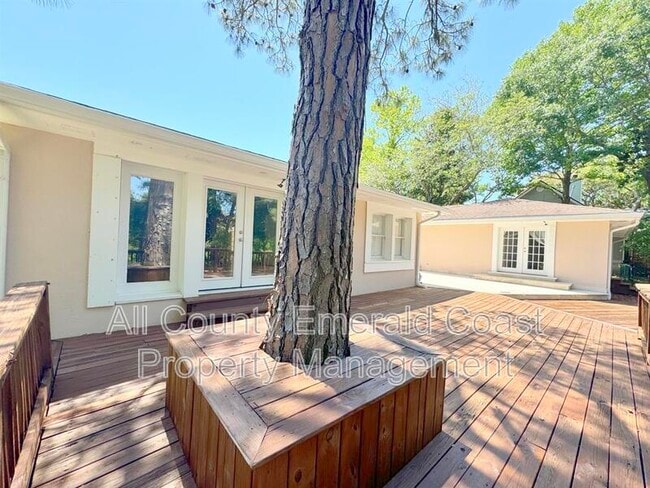 Building Photo - 847 Kell Aire Dr