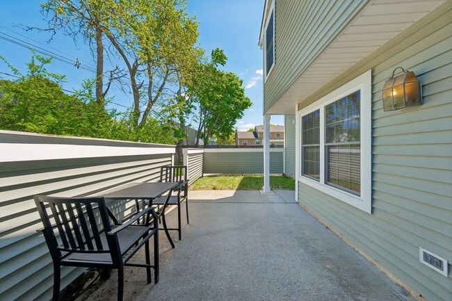 Building Photo - 212 Westchester Ct