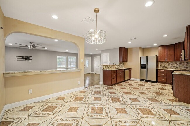 Building Photo - 5001 Canella Dr