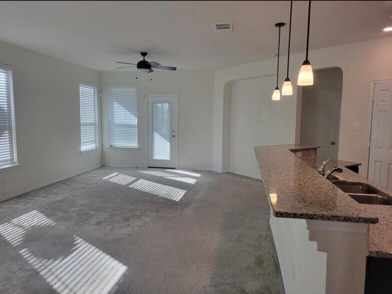 Building Photo - 405 Kaden Prince Dr