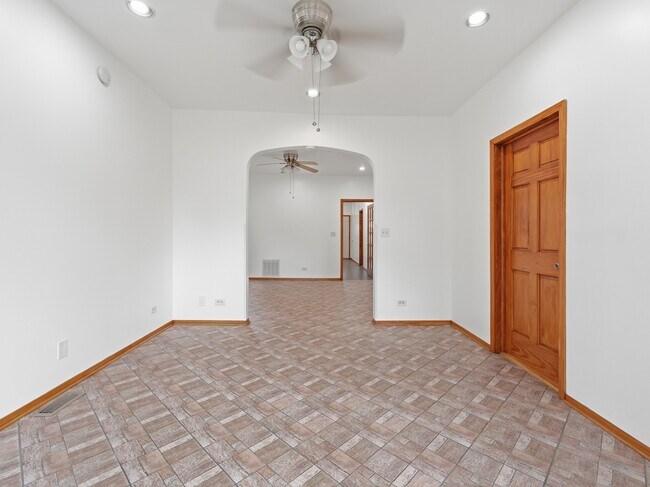 Building Photo - 3408 N Springfield Ave