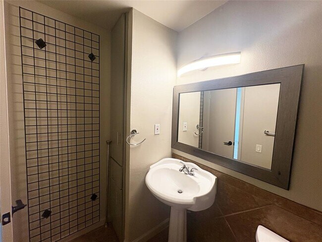 Building Photo - 620 S 1st St