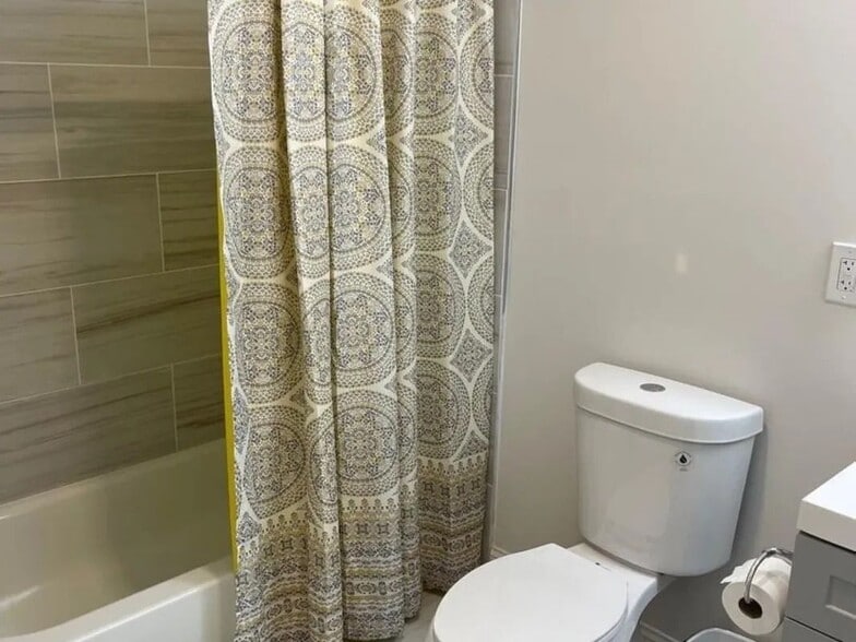 Building Photo - 5207 38th Ave