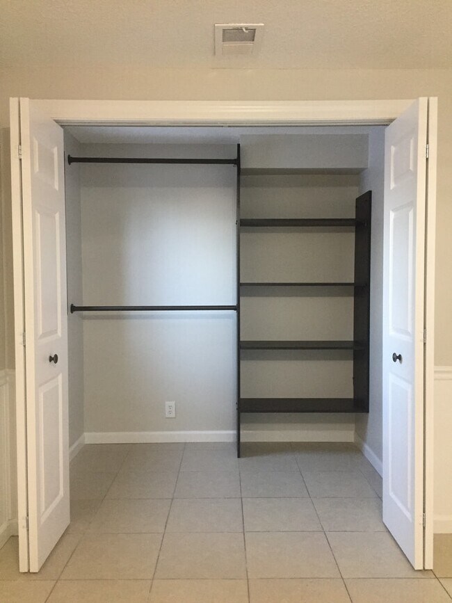 Building Photo - 722 Silver Lake Road NW