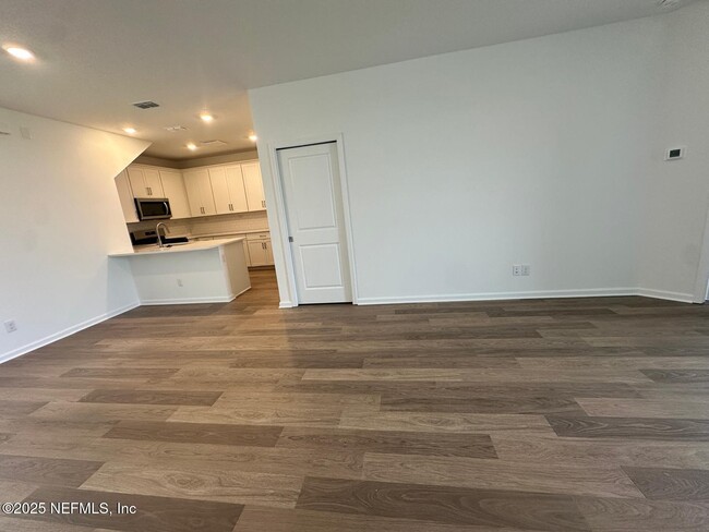 Building Photo - 483 Cherry Elm Dr