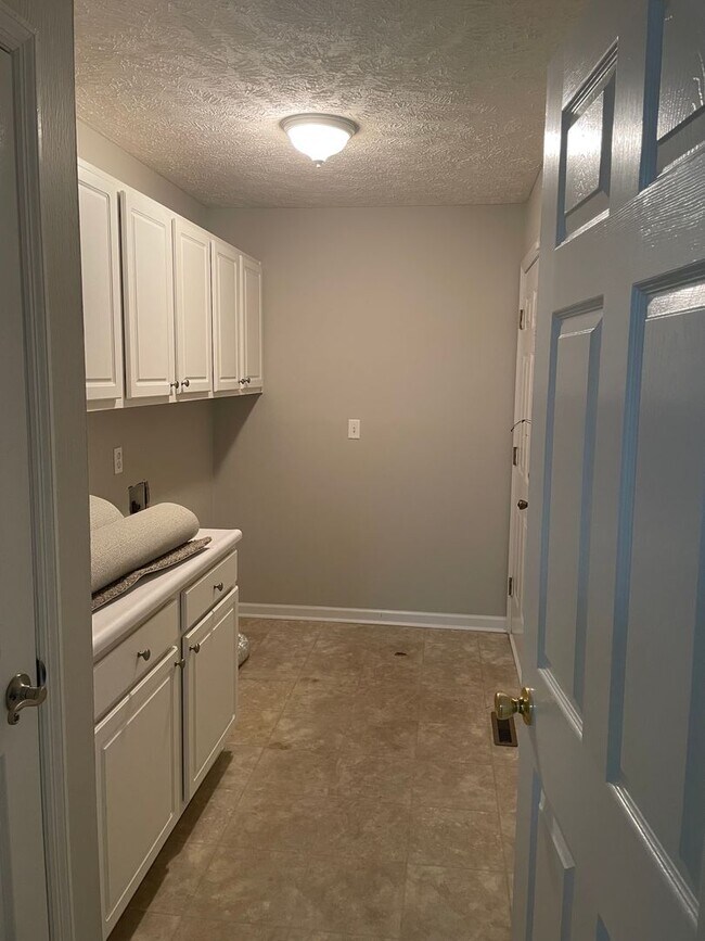 Building Photo - 4 Bedroom Ranch near Fort Bragg