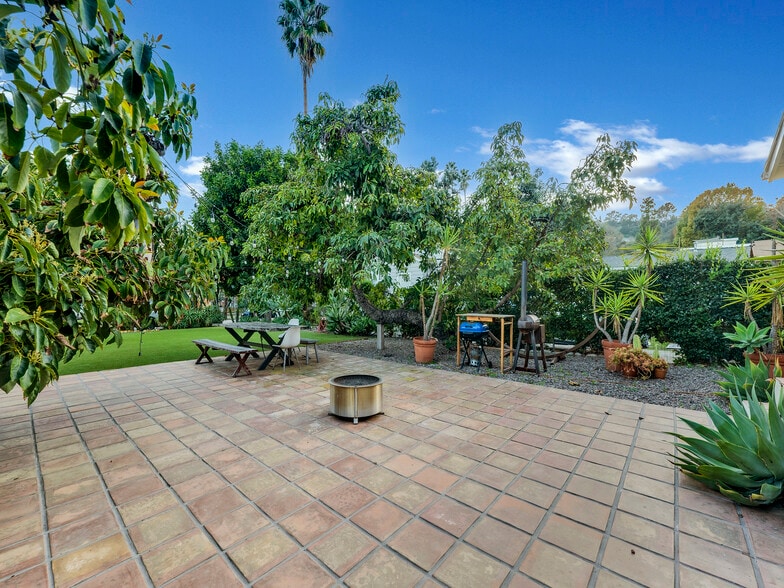 Building Photo - 2677 Rich St