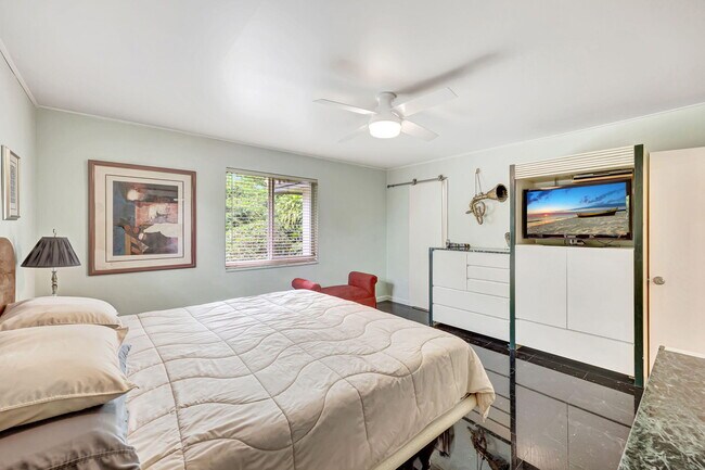 Building Photo - 9980 SW 83rd Ave