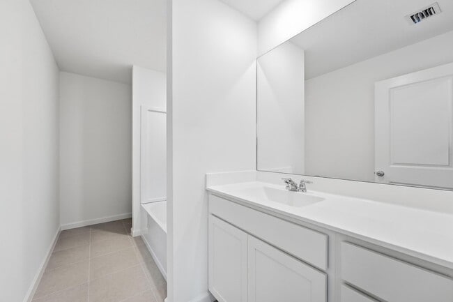 Building Photo - 10436 NW Suncrest Lp