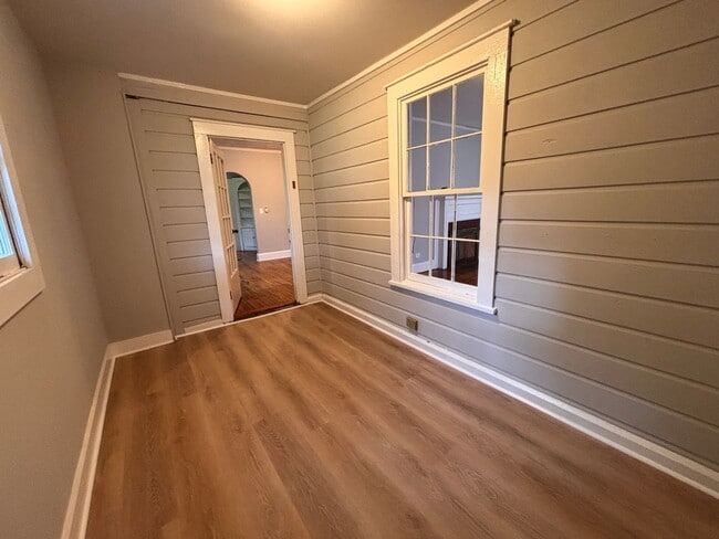 Building Photo - 3 Bedroom, 1 Bath home in West Rome!