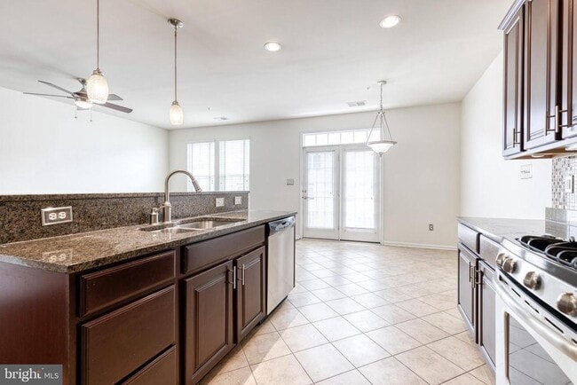 Building Photo - 7558 Stoney Run Dr