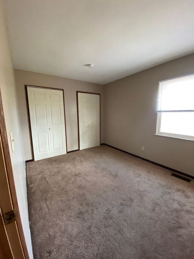 Building Photo - Great Ranch House next to a Park and Public Swimming Pool!