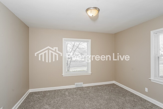 Building Photo - 4854 N 73rd St