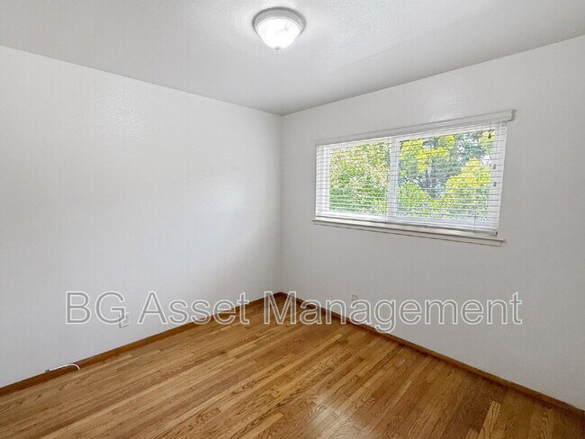 Building Photo - 121 Eddy St