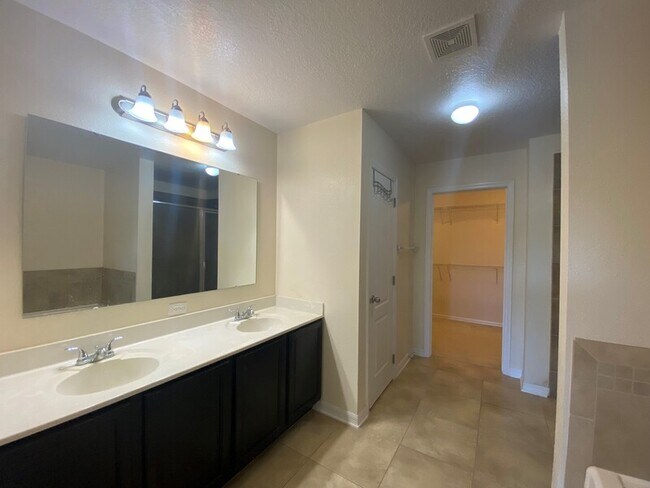Building Photo - 2851 Moonstone Bend