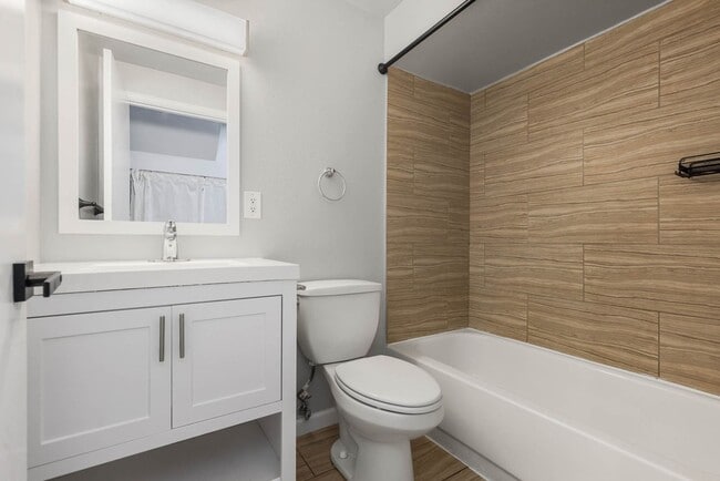 Building Photo - 923 N 100th St