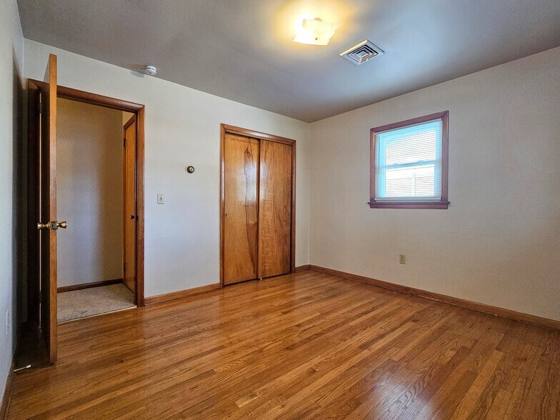 Building Photo - 1007 Lilac Ln