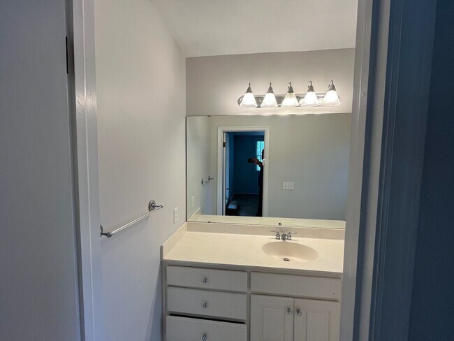 Building Photo - Beautiful 4 Bedroom with 4 Baths