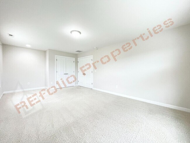 Building Photo - Lovely 5 Bedroom 4 Bathroom Single Family ...