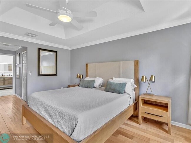 Building Photo - 14304 S Royal Cove Cir