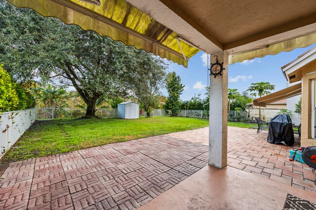 Building Photo - 1622 S Club Dr